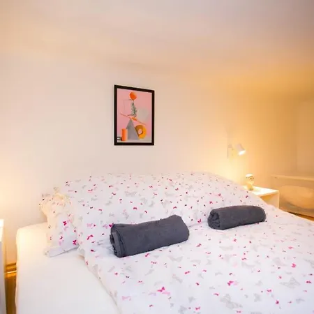 Cozy Flat @westend Shopping Center アパート