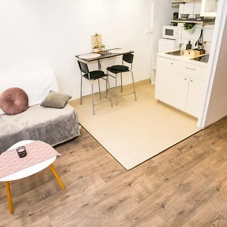 アパート Cozy Flat @westend Shopping Center