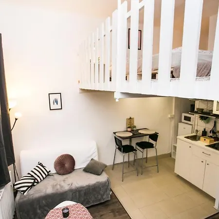 Apartment Cozy Flat @westend Shopping Center