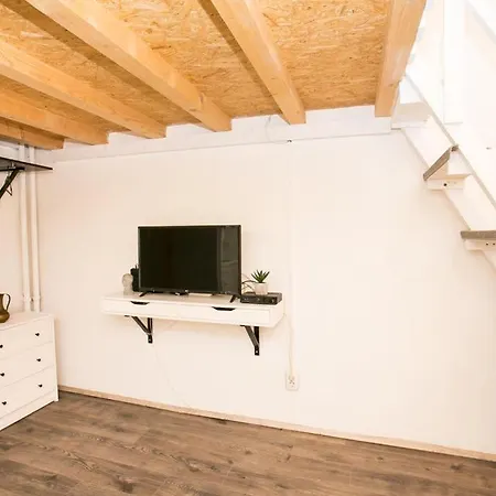 Cozy Flat @westend Shopping Center *